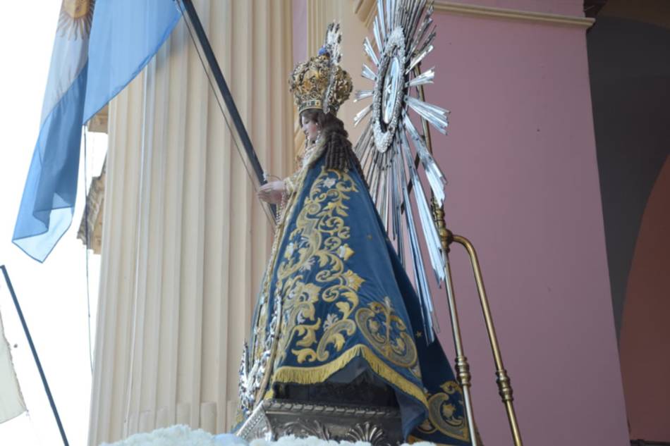 Milagro en Salta, EN VIVO, minuto a minuto: las imágenes del Señor y la Virgen del Milagro ya procesionan por las calles de la Ciudad haste el monumento 20 de Febrero- Milagro en Salta, EN VIVO, minuto a minuto: las imágenes del Señor y la Virgen del Milagro ya procesionan por las calles de la Ciudad haste el monumento 20 de Febrero