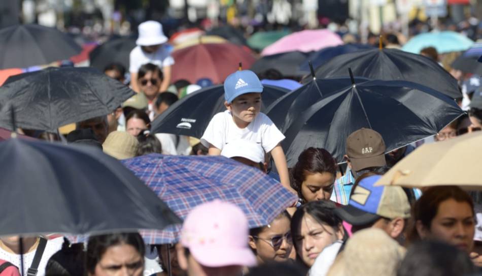 Milagro en Salta, EN VIVO, minuto a minuto: las imágenes del Señor y la Virgen del Milagro ya procesionan por las calles de la Ciudad haste el monumento 20 de Febrero- Milagro en Salta, EN VIVO, minuto a minuto: las imágenes del Señor y la Virgen del Milagro ya procesionan por las calles de la Ciudad haste el monumento 20 de Febrero
