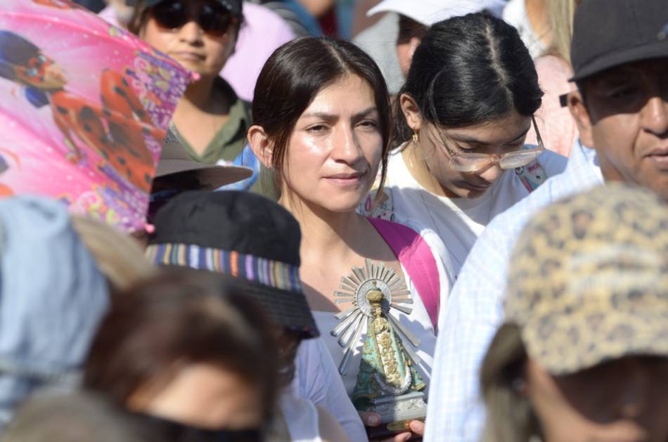 Milagro en Salta, EN VIVO, minuto a minuto: las imágenes del Señor y la Virgen del Milagro ya procesionan por las calles de la Ciudad haste el monumento 20 de Febrero- Milagro en Salta, EN VIVO, minuto a minuto: las imágenes del Señor y la Virgen del Milagro ya procesionan por las calles de la Ciudad haste el monumento 20 de Febrero