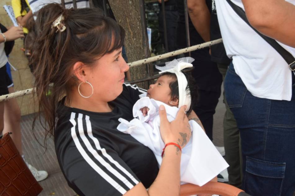 Milagro en Salta, EN VIVO, minuto a minuto: las imágenes del Señor y la Virgen del Milagro ya procesionan por las calles de la Ciudad haste el monumento 20 de Febrero- Milagro en Salta, EN VIVO, minuto a minuto: las imágenes del Señor y la Virgen del Milagro ya procesionan por las calles de la Ciudad haste el monumento 20 de Febrero