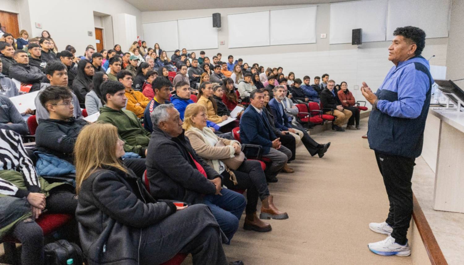 La promoción de la salud, la actividad física y el deporte reunió a especialistas internacionales en UCASAL
