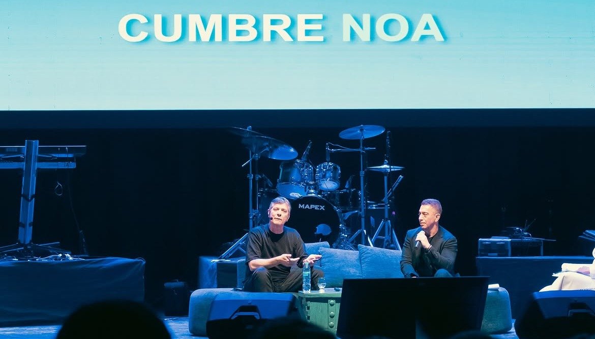 Cumbre NOA: UCASAL presentó un avatar de Inteligencia Artificial que interactuó en vivo con Mario Pergolini
