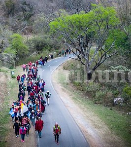 Con los pies heridos y la fe intacta, Santa Victoria Oeste llega al Milagro