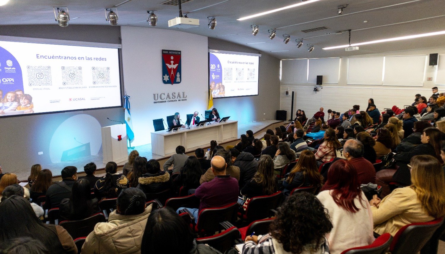 Educación, prevención y protección digital: UCASAL reunió a especialistas para pensar entornos más seguros para niñas, niños y adolescentes