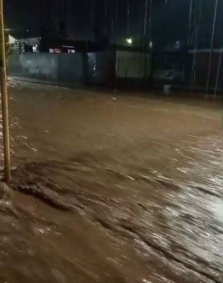 La tormenta golpeó a Coronel Moldes: hubo anegamientos, granizo y daños en el hospital