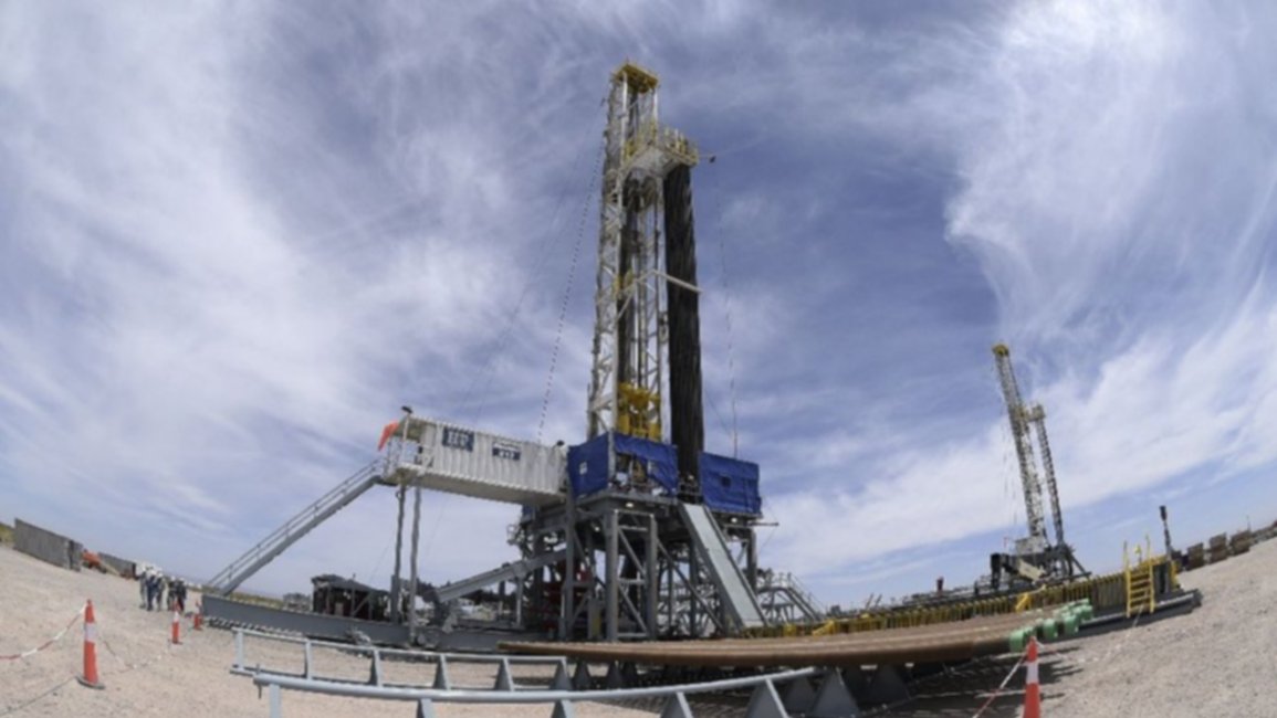 Gallucio anunció el hallazgo de un superpozo de petróleo