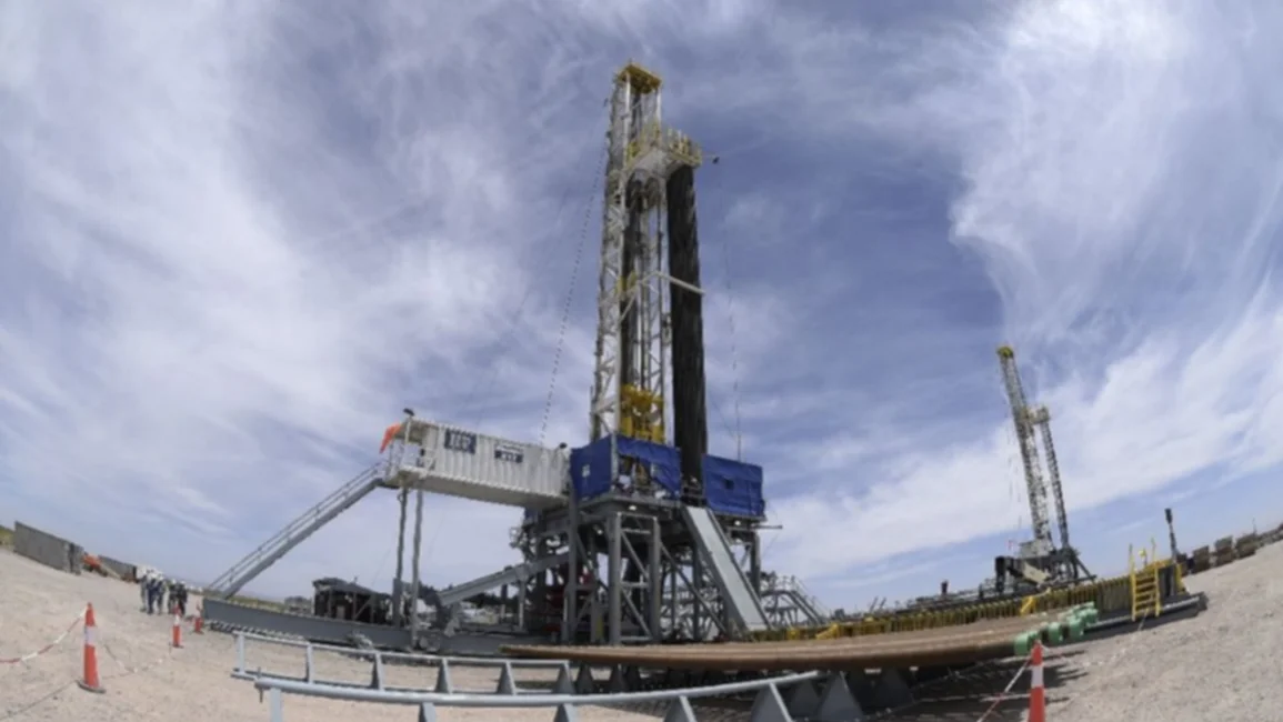 Gallucio anunció el hallazgo de un superpozo de petróleo