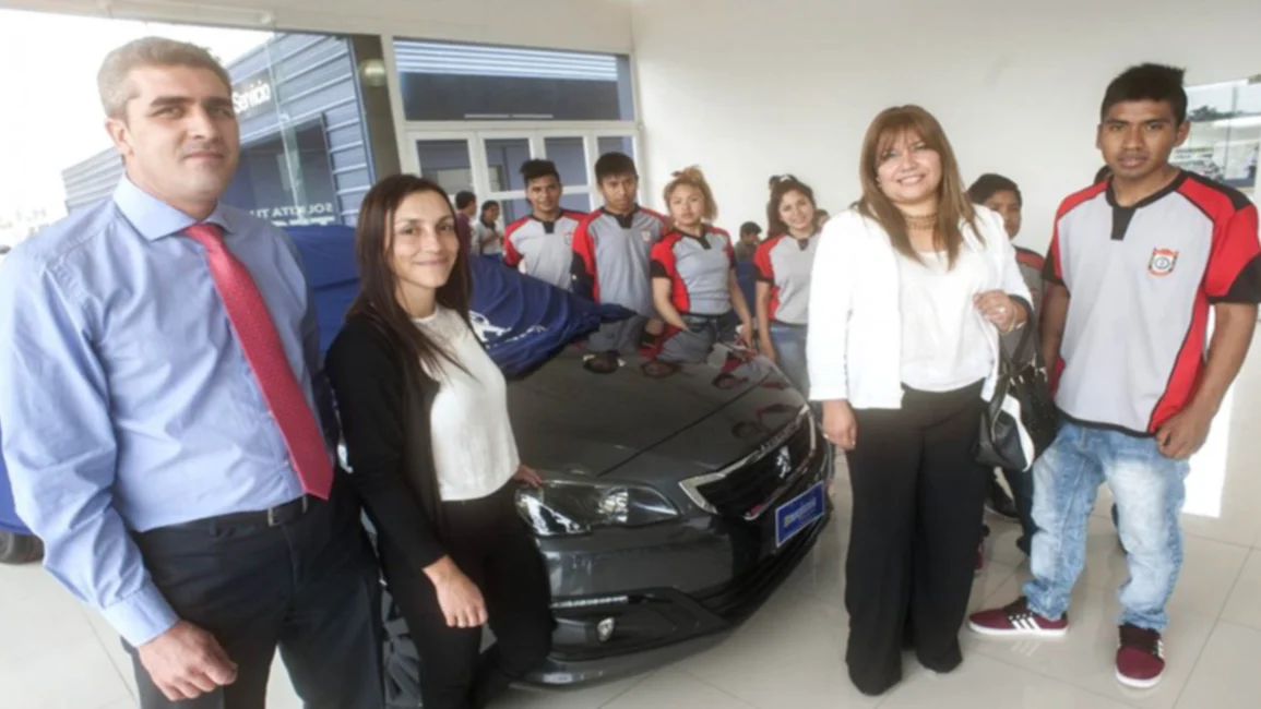 Una donación para formar a los técnicos en automotores