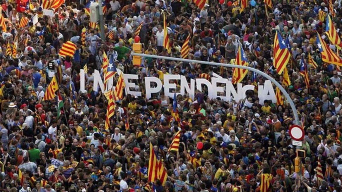 España confirmó que podría intervenir el gobierno de Cataluña