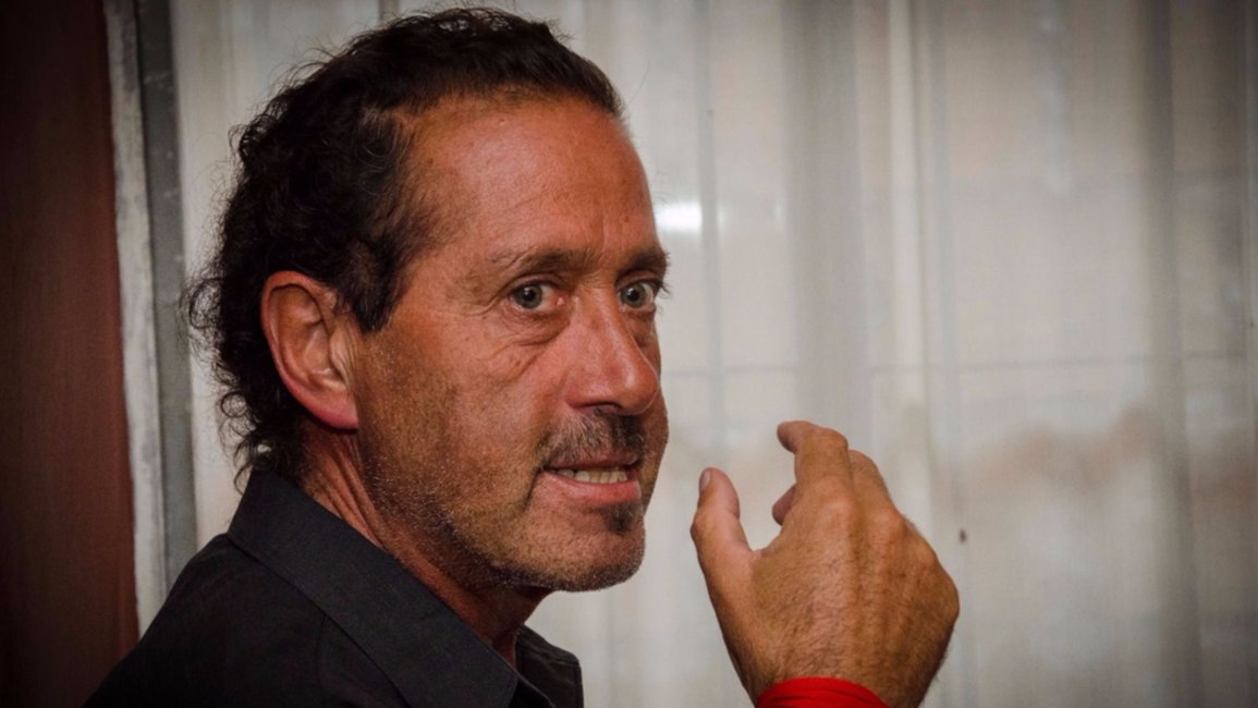 Renoldi estrena "Flores Robadas"