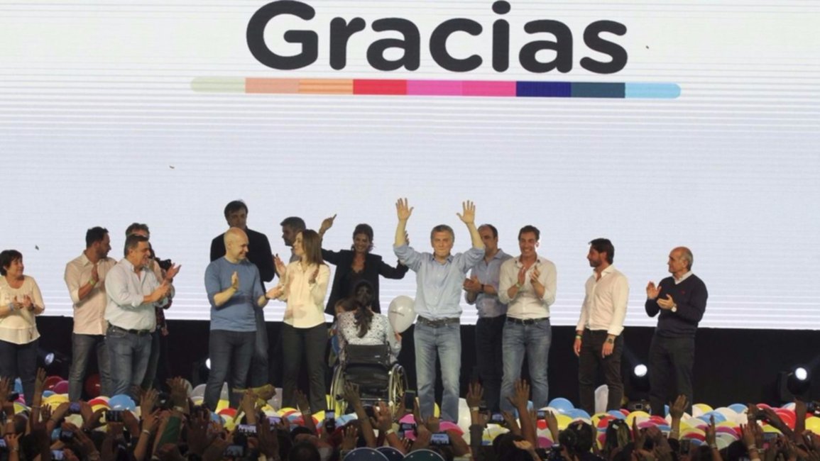 Después de 32 años, una fuerza política ganó en los cinco grandes distritos 