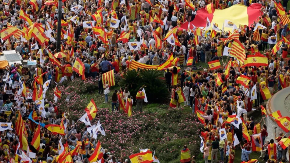 Miles de catalanes celebran  la independencia en las calles