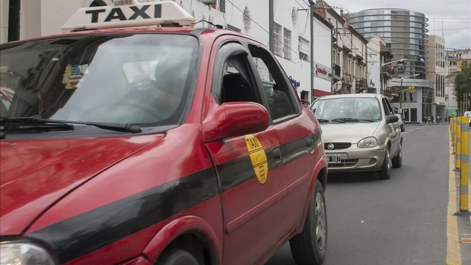 Taxis y remises tienen una  prórroga para pagar multas