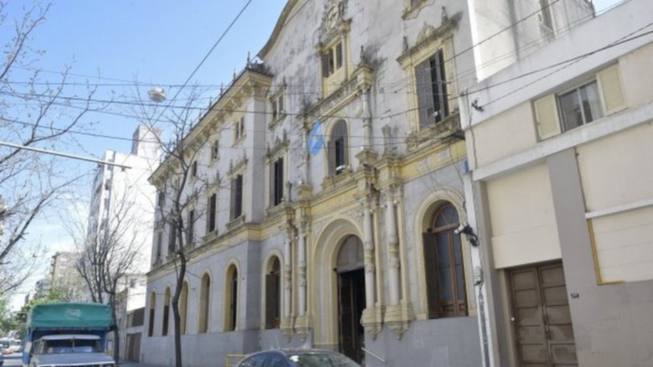 Denuncian por acoso a un docente de catequesis de un tradicional colegio 
