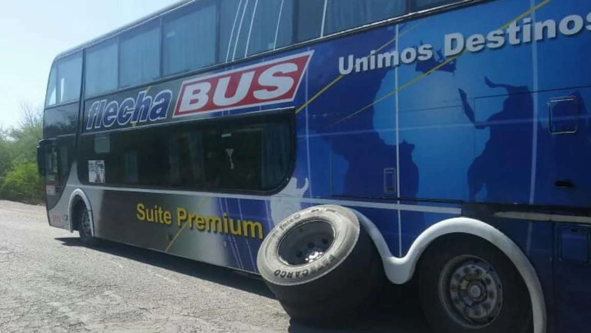 Mirá cómo quedó el micro de Juventud: una odisea en su regreso a Salta