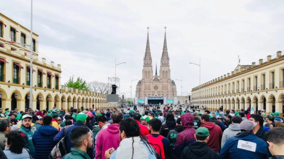 Por "Paz, pan y trabajo", Moyano encabezó una movilización a la Basílica de Luján