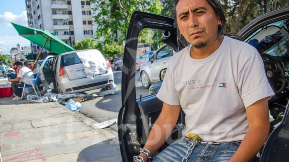  Sin salida,  remiseros  extreman la  protesta 