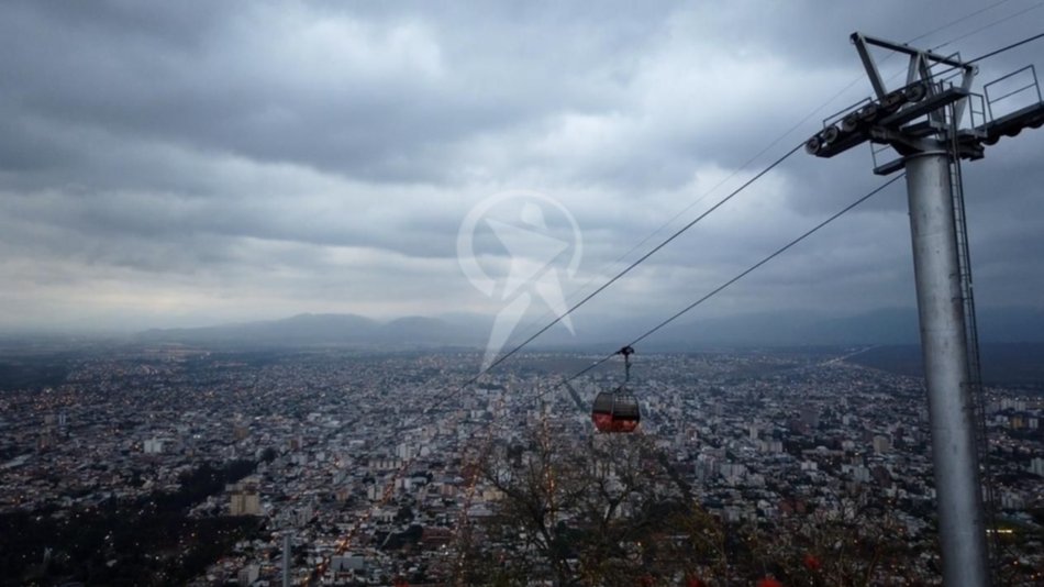 Video. A pesar de la leve lluvia sobre Salta capital, continúa el alerta por tormentas