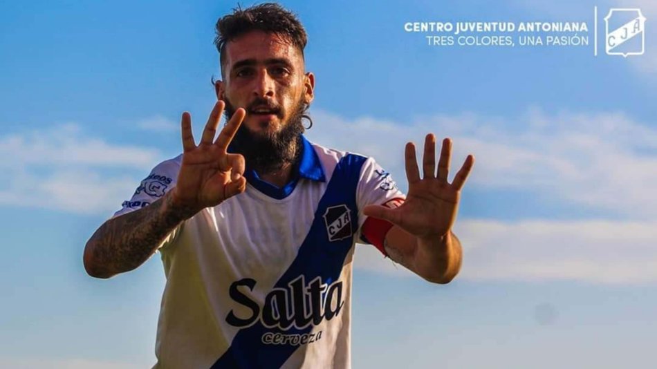 Polémico festejo de  Vicedo en el clásico Central Norte-Juventud