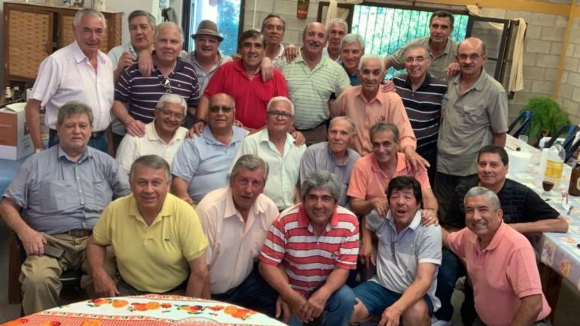 Compartieron la niñez y la juventud, hoy con 80 años se reúnen a revivir sus historias: son el “Grupo de los exypefianos”