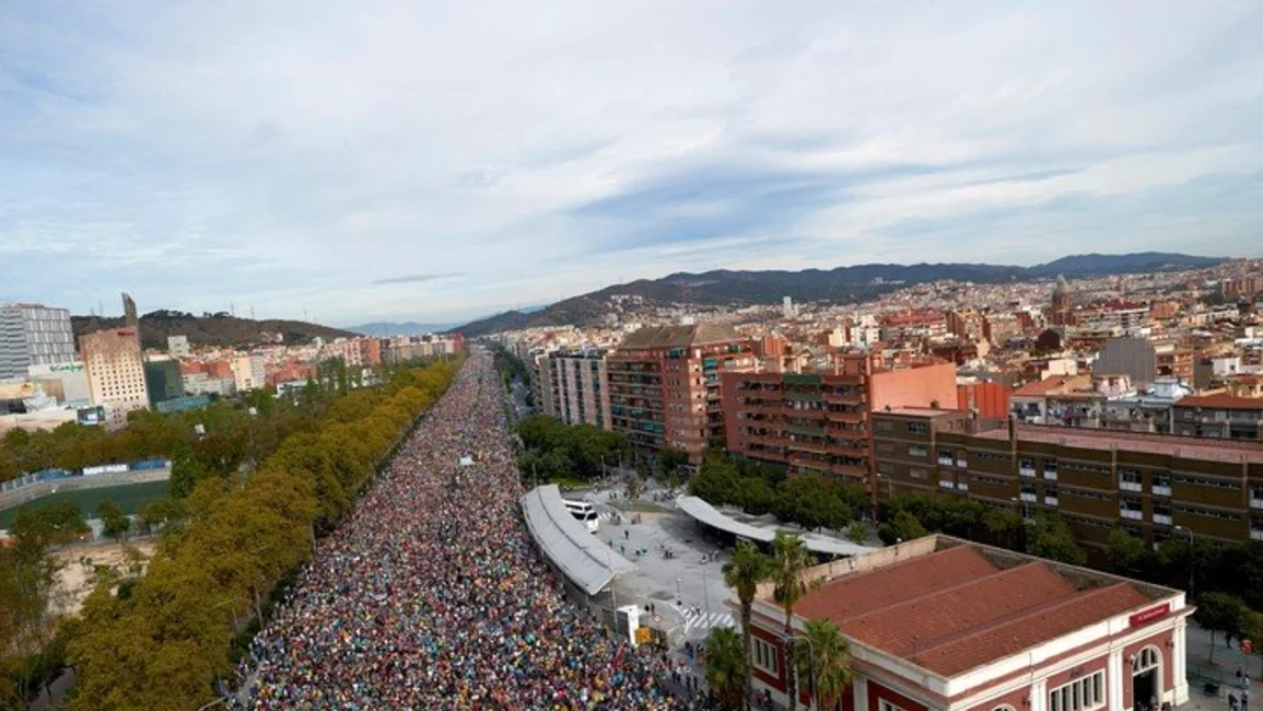 Crisis en Cataluña: otra vez tiros, corridas e incidentes se apoderan de las calles en Barcelona