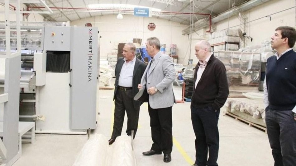  Romero se  comprometió  a apoyar a la  industria