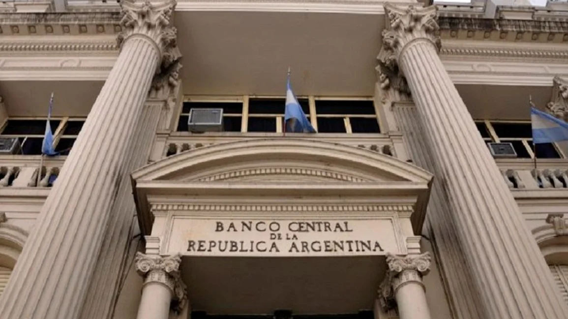 El Banco Central decidió que sólo se podrán comprar 200 dólares por mes