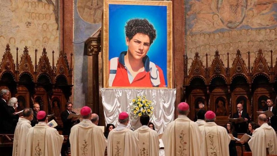 El Vaticano beatificó a Carlo Acutis, una suerte  de "influencer" religioso que anunció su muerte en un video