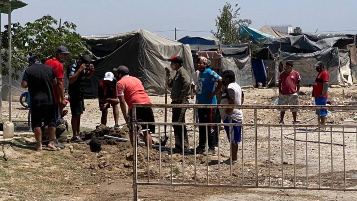Un barrio entero sin presión de agua por una conexión clandestina en Parque la Vega