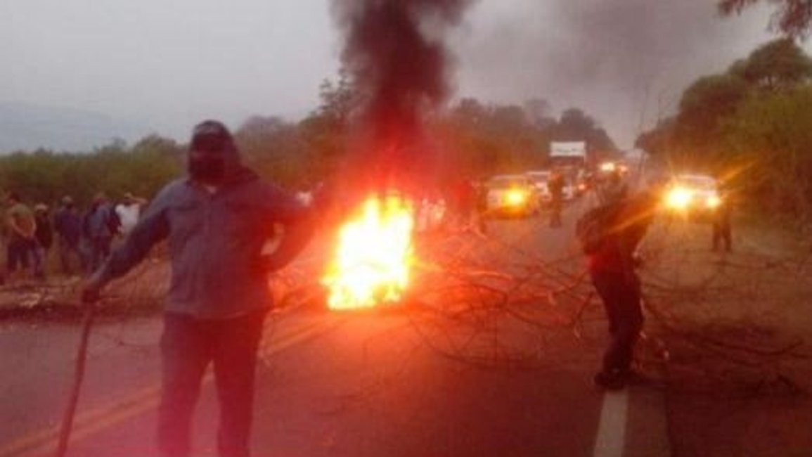 Corte de ruta en apoyo al intendente Prado, frente a posible intervención del municipio