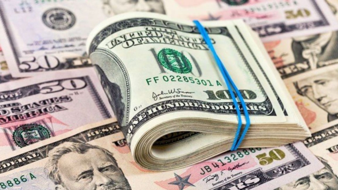 El blue sigue en alza y no encuentra techo: cerró a 171 pesos
