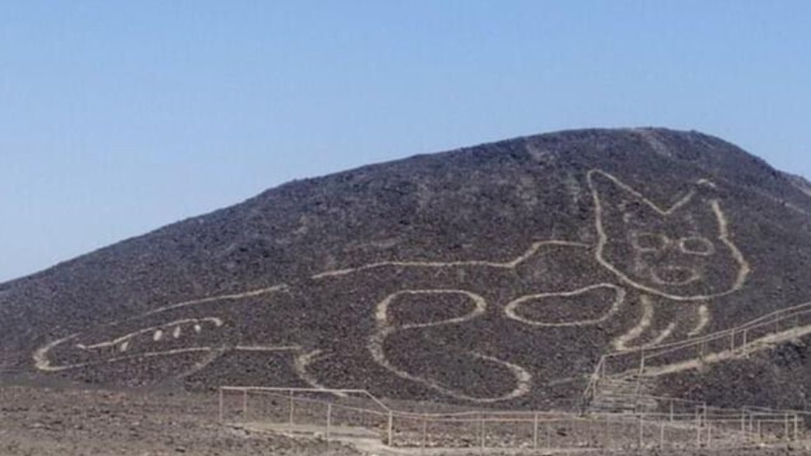 Perú: arqueólogos descubren un nuevo geoglifo con forma de felino  en Nazca