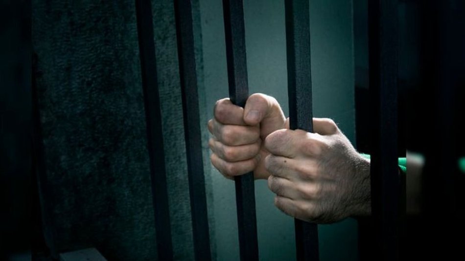 Abusaba de sus hijastras y la madre de las nenas lo sabía: ambos fueron condenados
