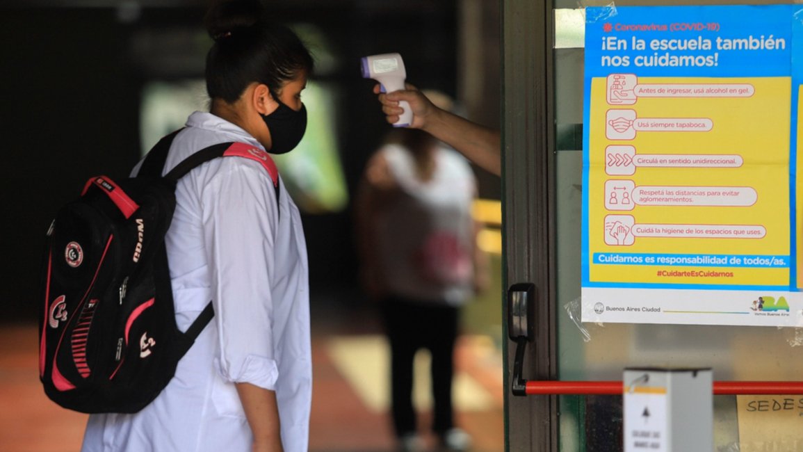 Padres le pidieron a Sáenz que garantice el regreso a clases presenciales en 2021