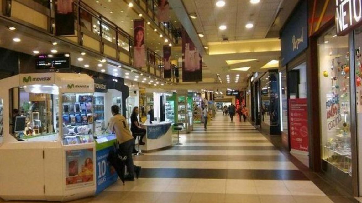 Indec: en agosto, las ventas en los súper cayeron 5,7% y en los shoppings un 79%
