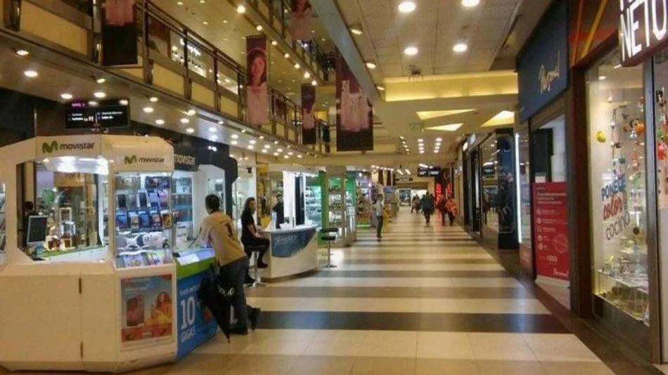 Indec: en agosto, las ventas en los súper cayeron 5,7% y en los shoppings un 79%