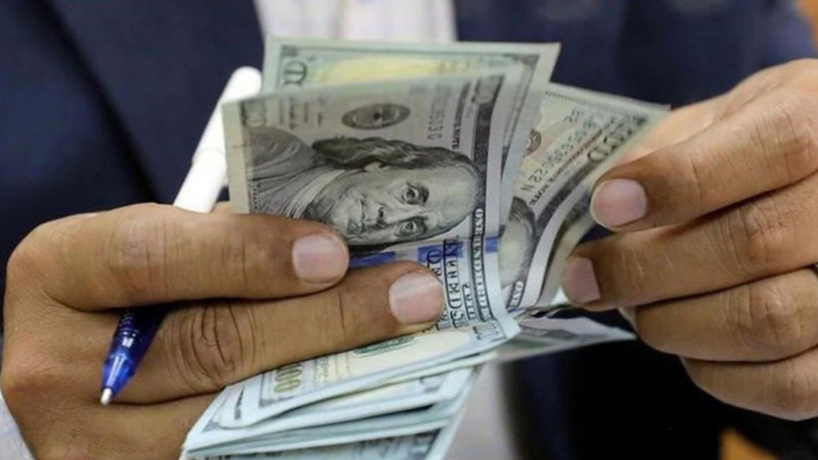 El dólar "blue" sigue en picada: cotiza a $169