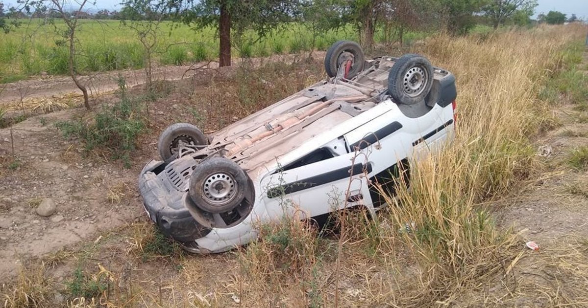 Pampa Blanca Conductor Abandonó Su Vehículo Después De Volcar 7303