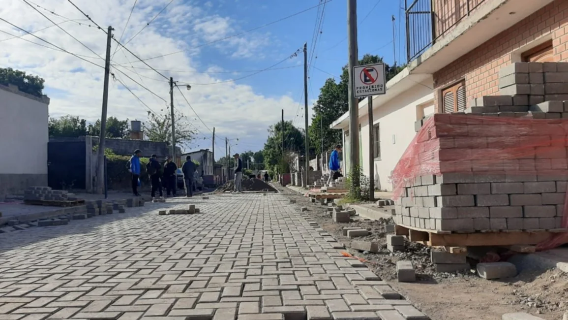 Dio inicio el adoquinado del pasaje José Ingenieros