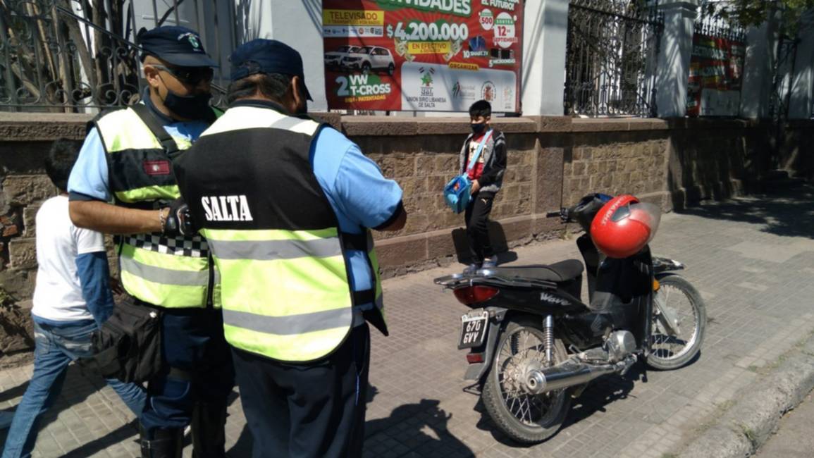  Labraron 250 multas a motos mal estacionadas en el centro salteño