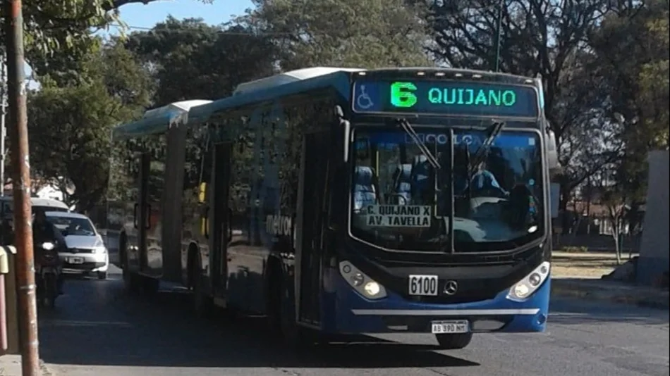 Alumnos llegan tarde a clases porque "el Saeta" los deja parados en la ruta