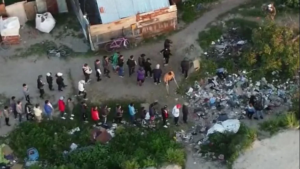Captan con un drone el funcionamiento del “shopping de la droga” en Villa Fiorito