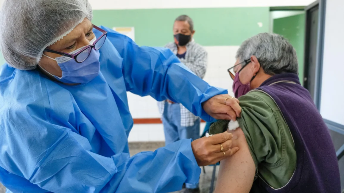Ya son 11 provincias las que  aplican la tercera dosis  anti-COVID	