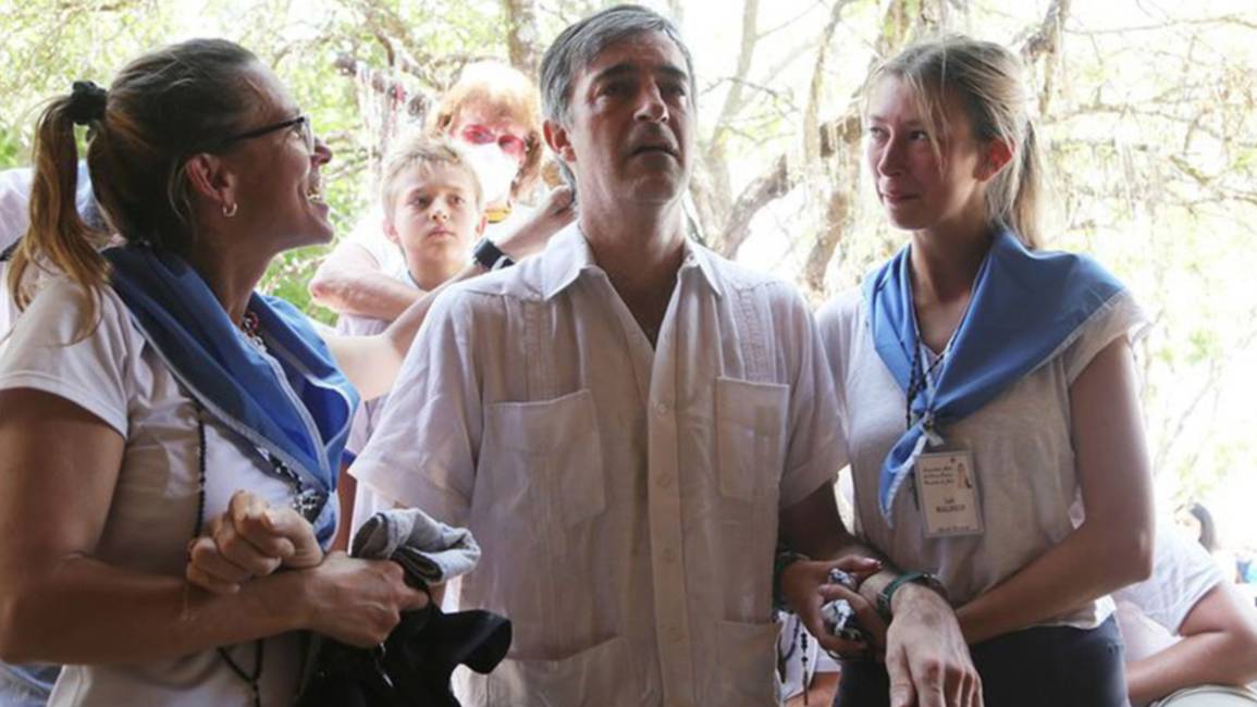Esteban Bullrich se quebró  ante la Virgen del Cerro