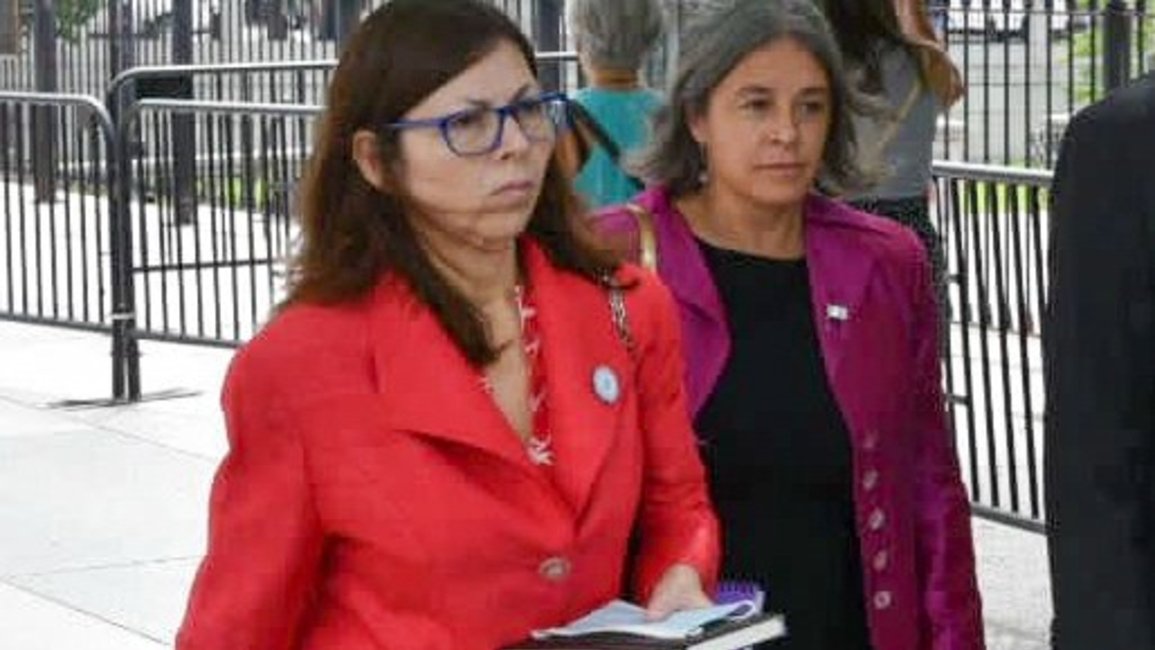 Batakis fue filmada en un negocio de Apple en Nueva York y levantó una ola de críticas