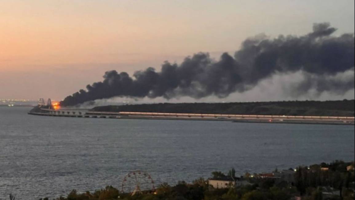 Una explosión destruyó parcialmente puente de Crimea crucial para el esfuerzo bélico ruso