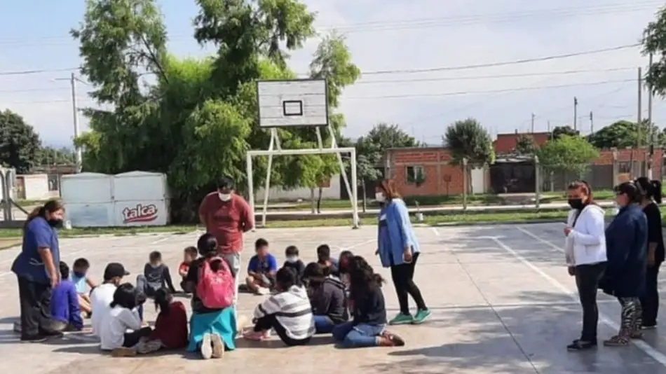 Malestar de docentes y personal de Escuelas Abiertas por el descuento en sus salarios