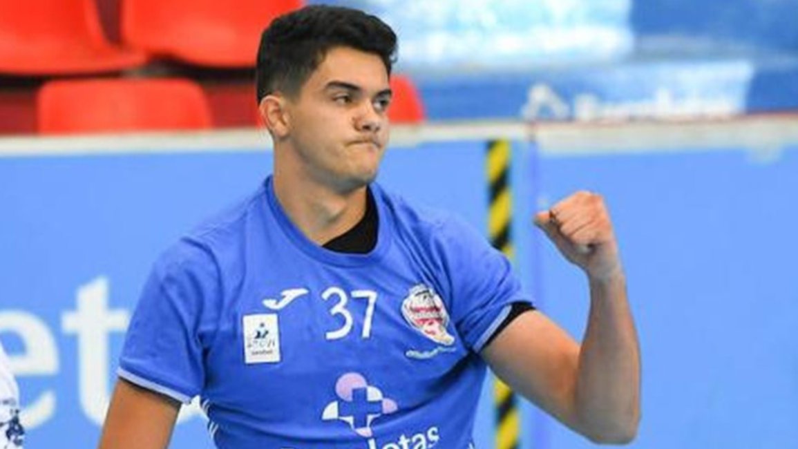 Basualdo debutó con tres goles en Los Gladiadores