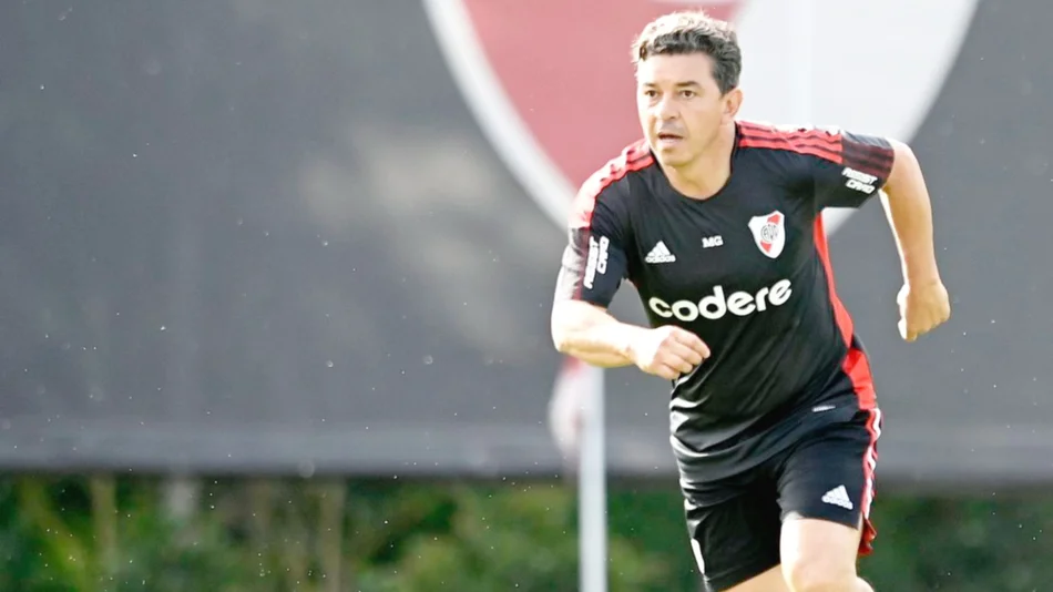 El Muñeco Gallardo se despide de River ¡jugando al fútbol!
