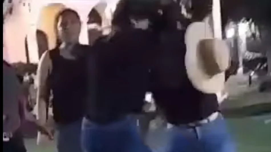  VIDEO Violenta pelea entre mujeres en El Carril a metros de la Comisaría